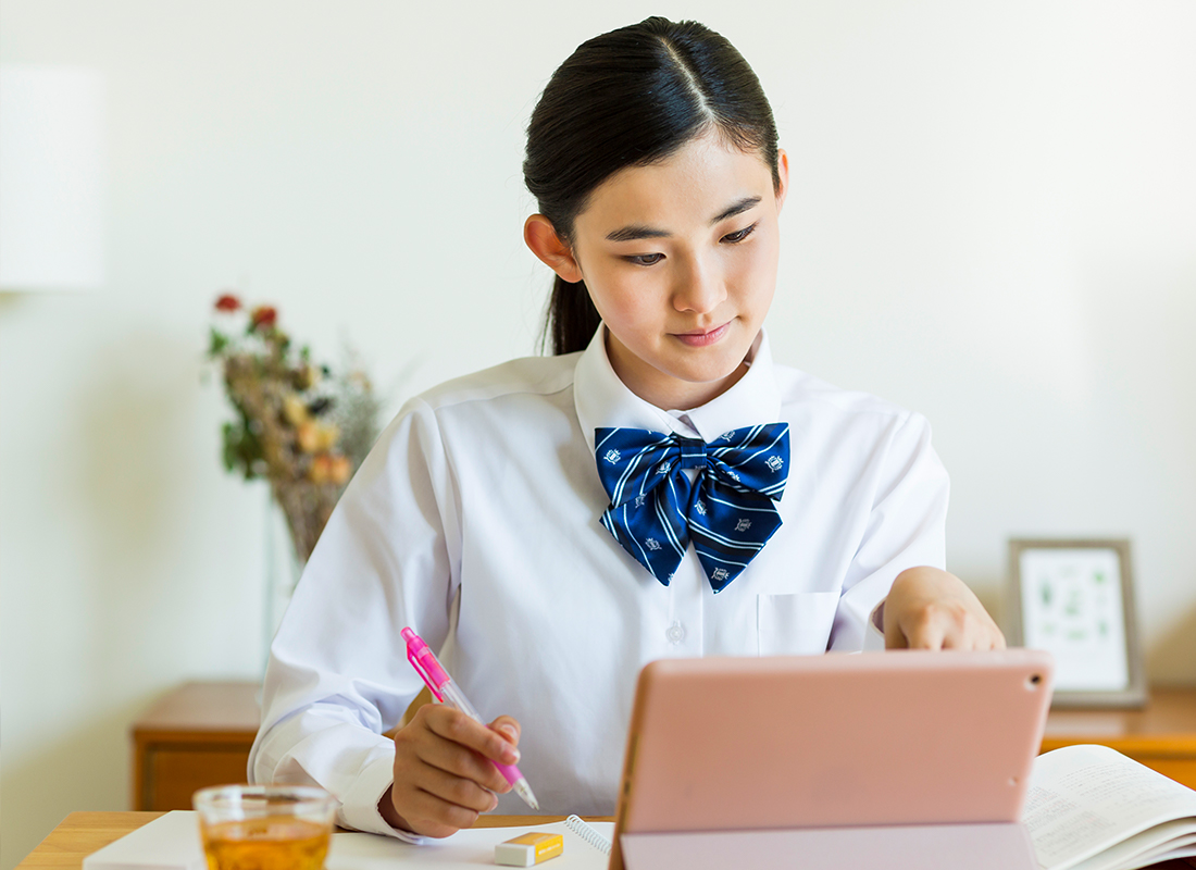 レッスンを受ける生徒の写真